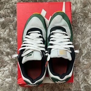 Men’s Nike Air Max 90 (Green)